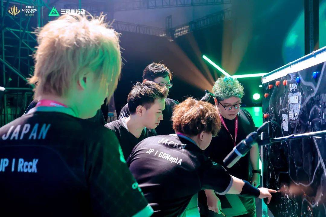 件向某一方 件向某一方